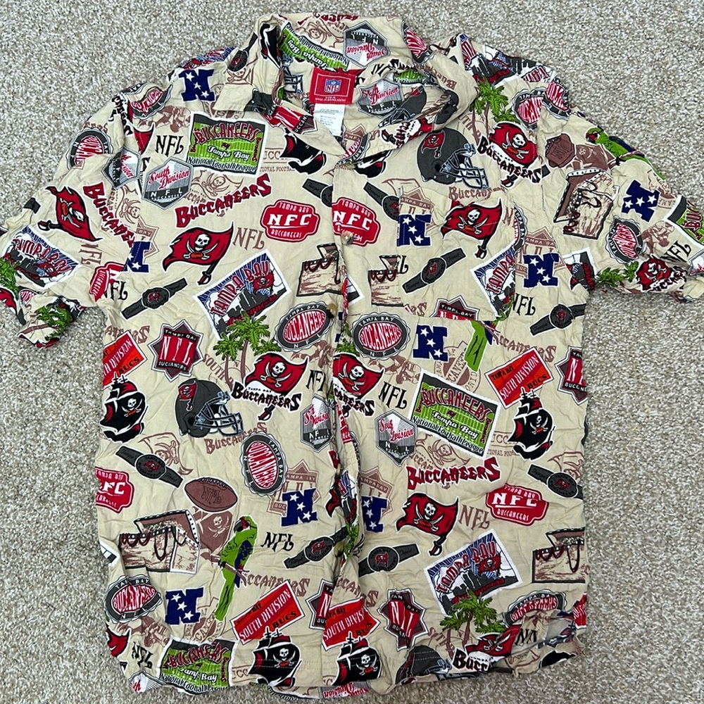 Tampa Bay Buccaneers Graphic Shirt